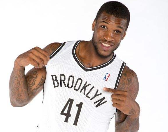 而所有目光 而所有目光